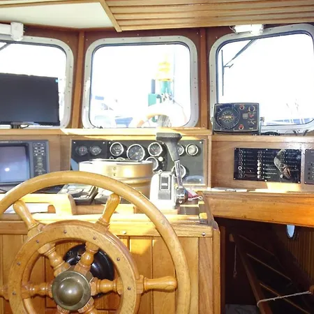 2 Bedroom Amazing Ship In 2*