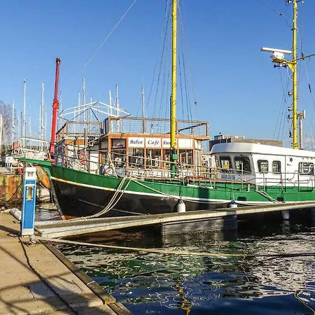 2 Bedroom Amazing Ship In 2*